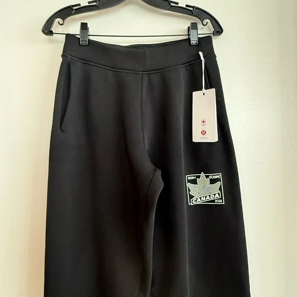 Women Canada Olympic 2026 Big Cozy Sweatpants Size Small - Picture 2 of 6